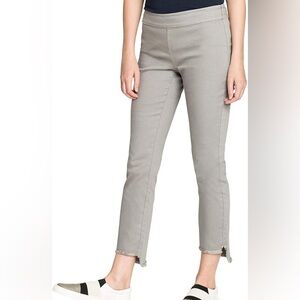 Nic + Zoe NWT Grey Mist Denim Pull On Raw Step Hem Ankle Jeans Size 2